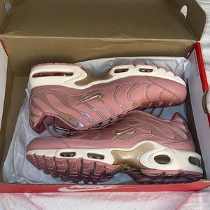 WOMENS AIR MAX PLUS